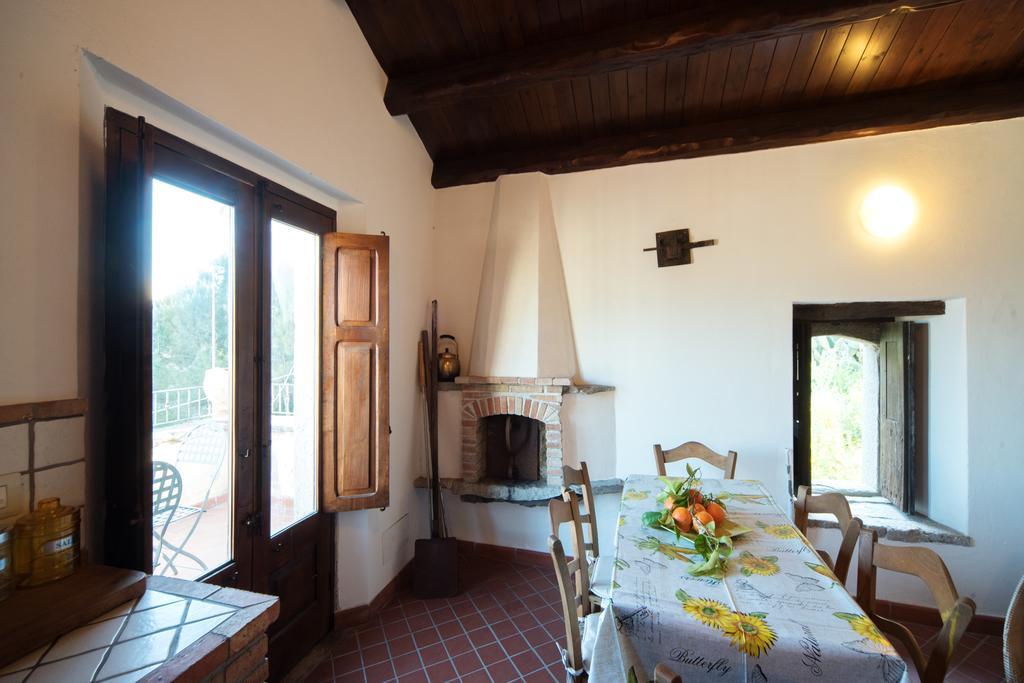 The Clock Houses Borgo Gallodoro Letoianni Exterior foto