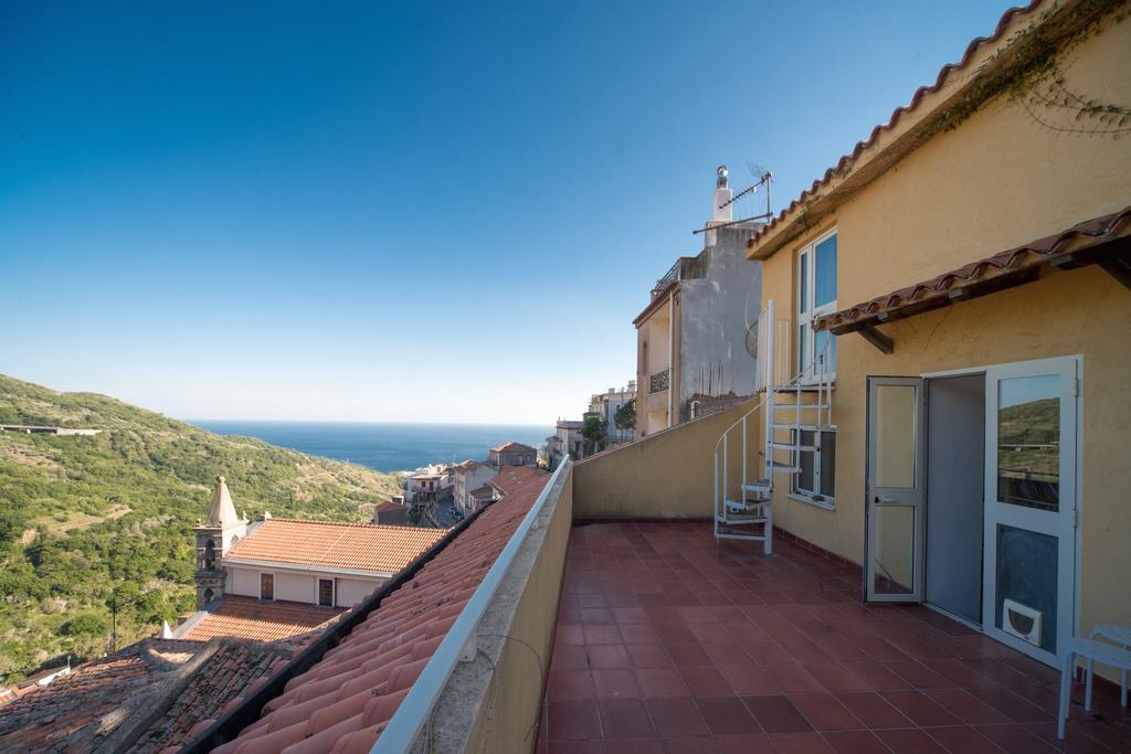 The Clock Houses Borgo Gallodoro Letoianni Exterior foto