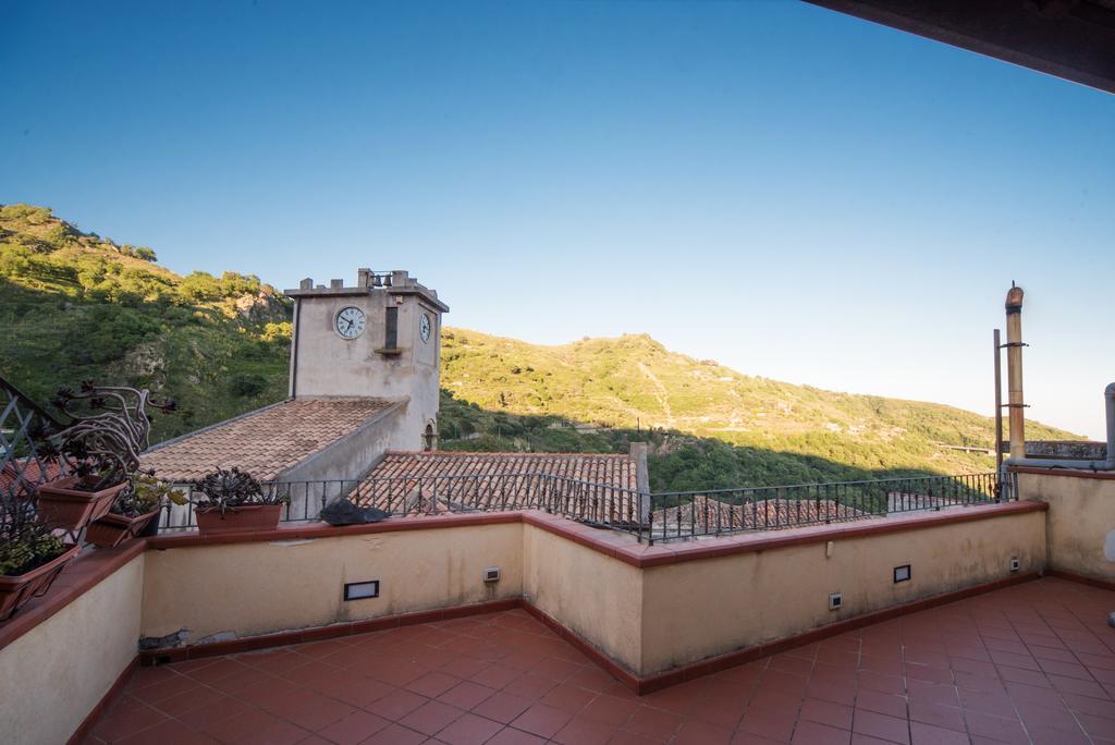 The Clock Houses Borgo Gallodoro Letoianni Exterior foto