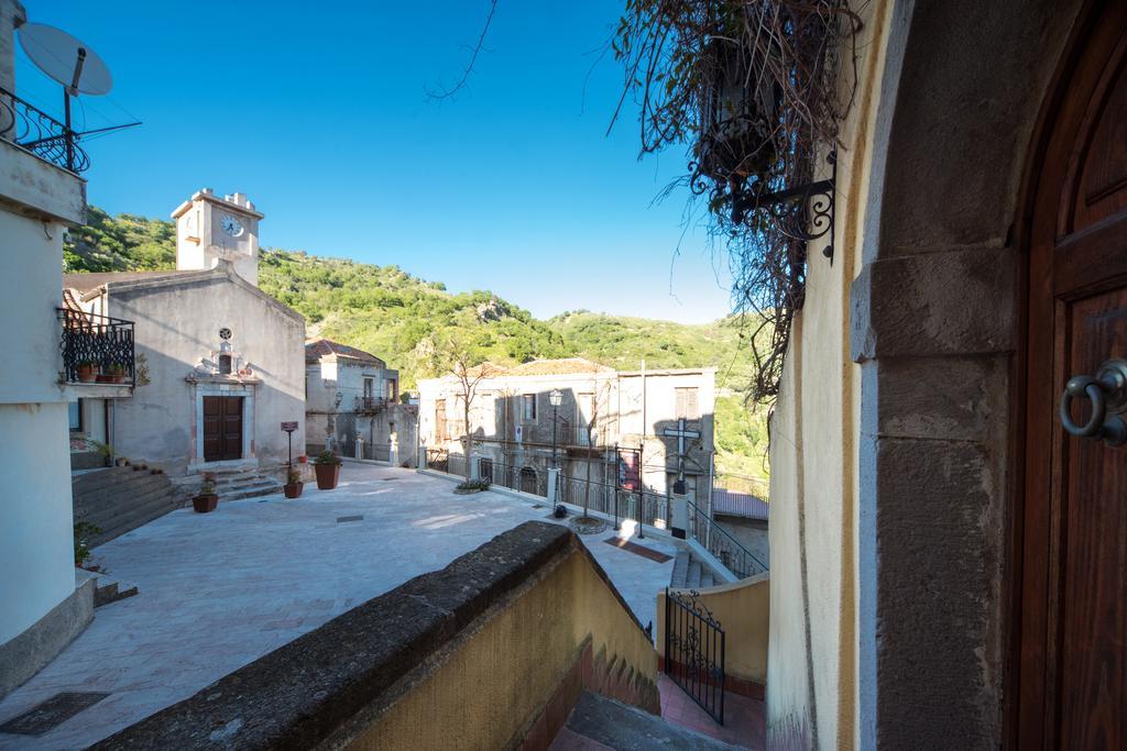 The Clock Houses Borgo Gallodoro Letoianni Exterior foto