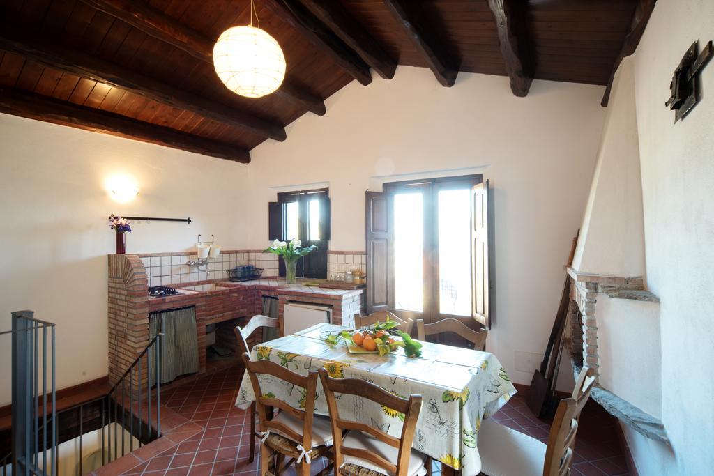 The Clock Houses Borgo Gallodoro Letoianni Exterior foto