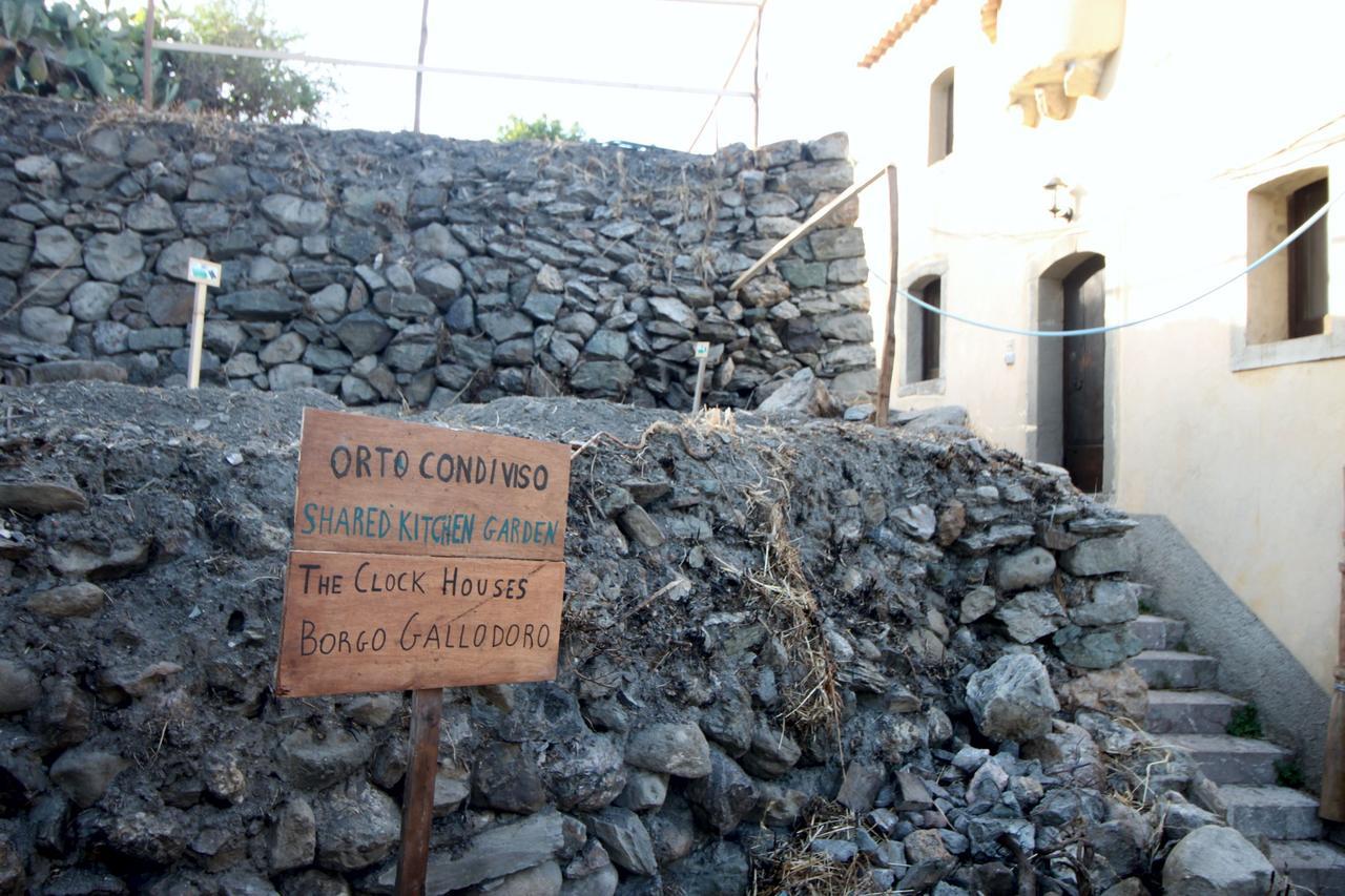The Clock Houses Borgo Gallodoro Letoianni Exterior foto